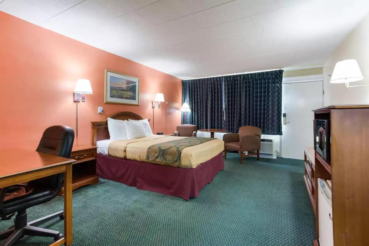 Royal Inn Clearfield Exterior photo